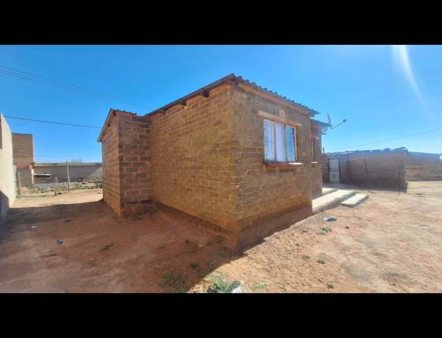 2 BEDROOM HOUSE FOR SALE IN TSAKANE